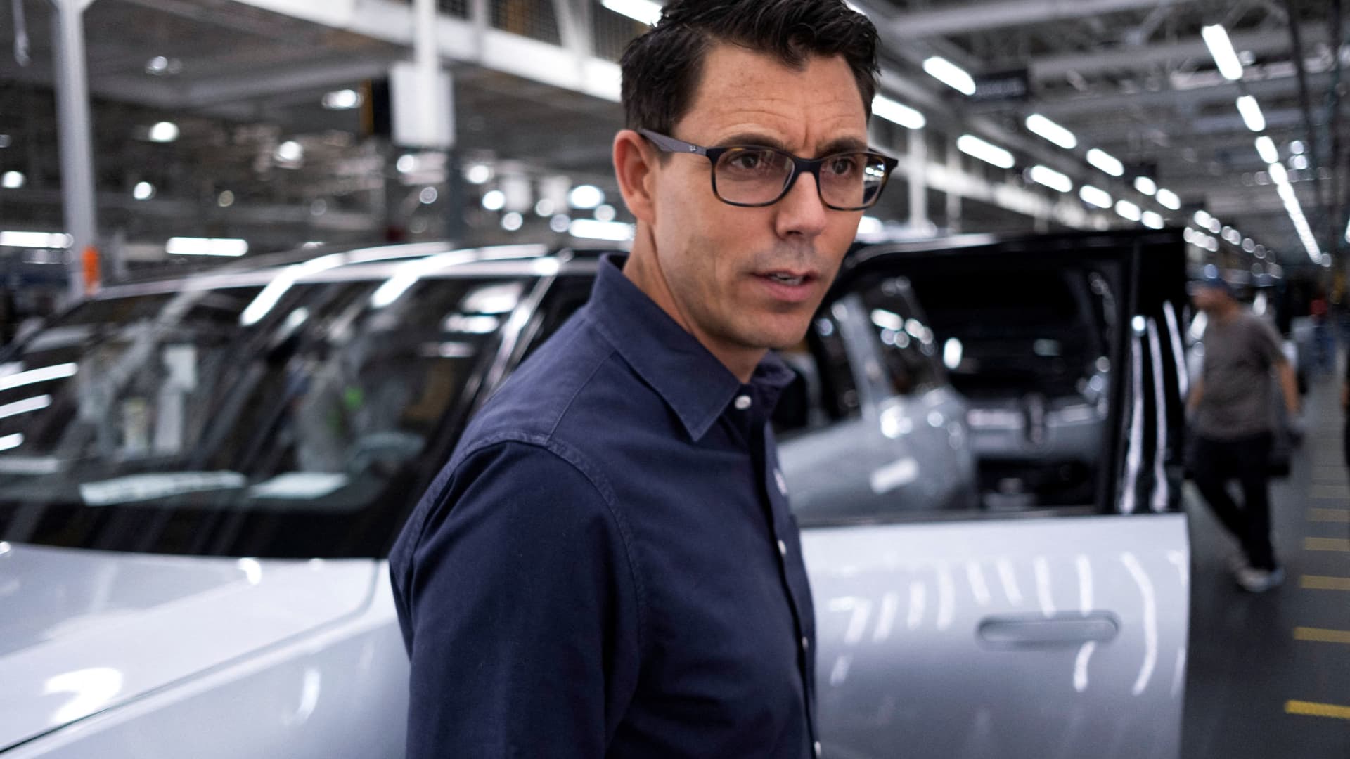 Rivian adoptă AI și autonomie pentru a atrage investitori, în timp ce vânzările EV stagnează