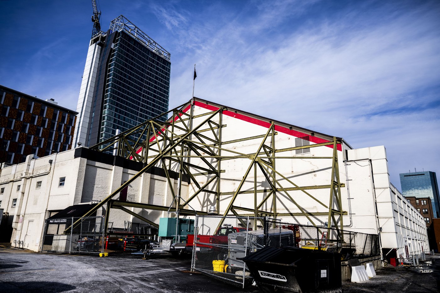 Analiză aprofundată a demolării istorice a arenei Matthews