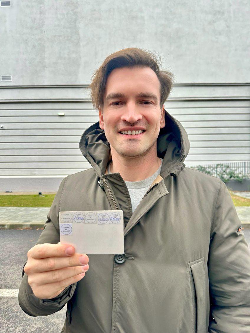 Deputatul Andrei Baciu declară pe Facebook că a votat pentru că viitorul nu se scrie cu mâinile în buzunar