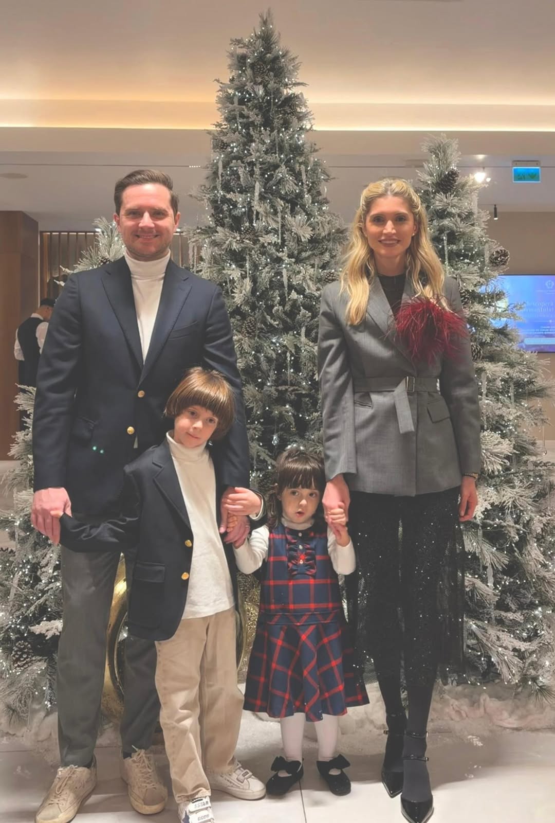 Primarul Stelian Bujduveanu își urează locuitorilor un Crăciun al familiei, liniștii și păcii în mesajul postat pe Facebook