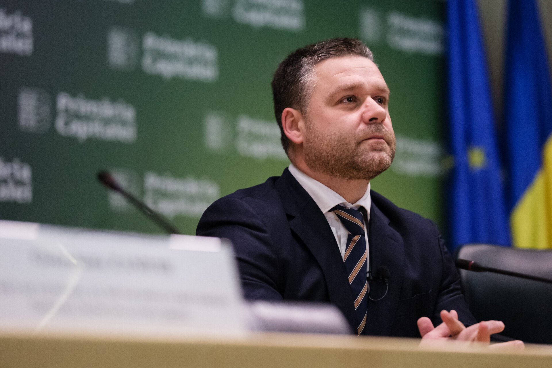 Corectez greșeala din CV: „lector” nu e corect, ce ar trebui să scriu?