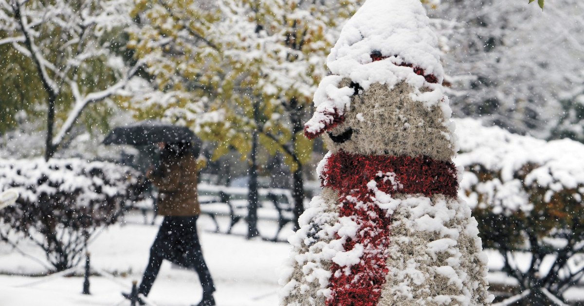 ANM a actualizat prognoza meteo. Cod galben și portocaliu de vânt puternic și ninsori în mai multe regiuni