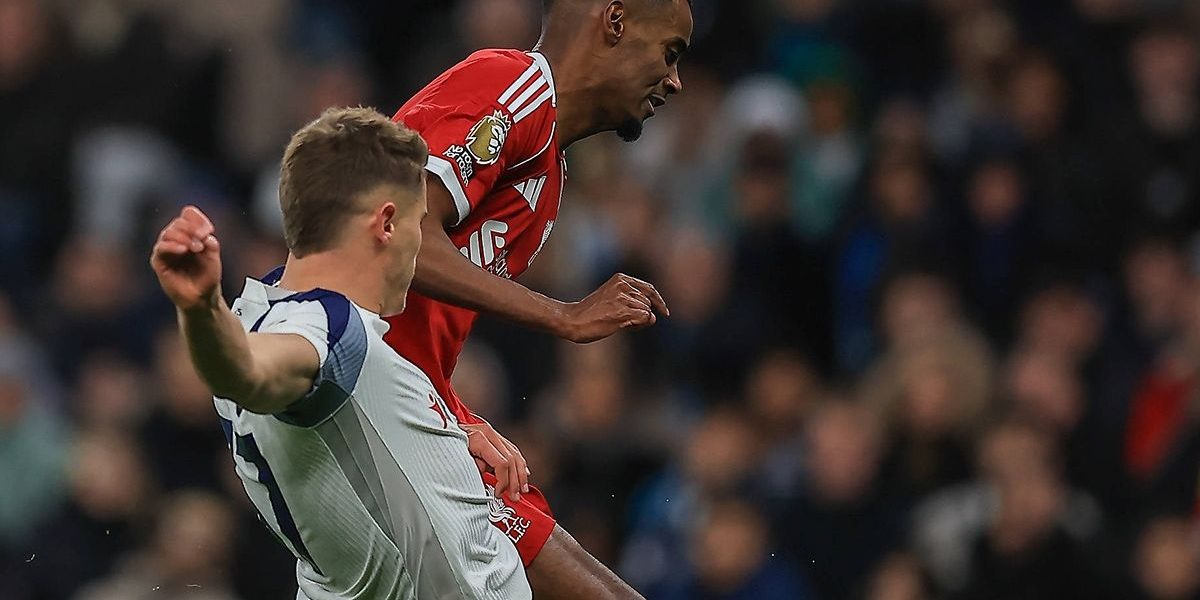 Accident grav. Acuzații! Ce leziune a suferit cel mai scump jucător din Premier după atacul brutal al colegului lui Drăgușin