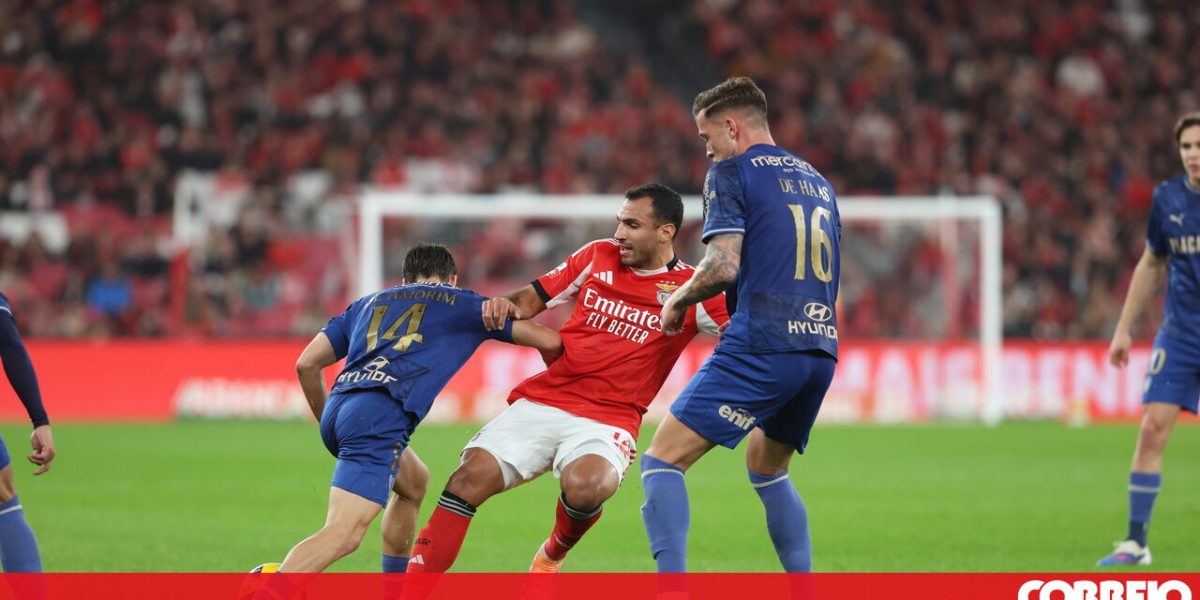 Benfica 1 - 0 Famalicão | Começa a segunda parte - Futebol