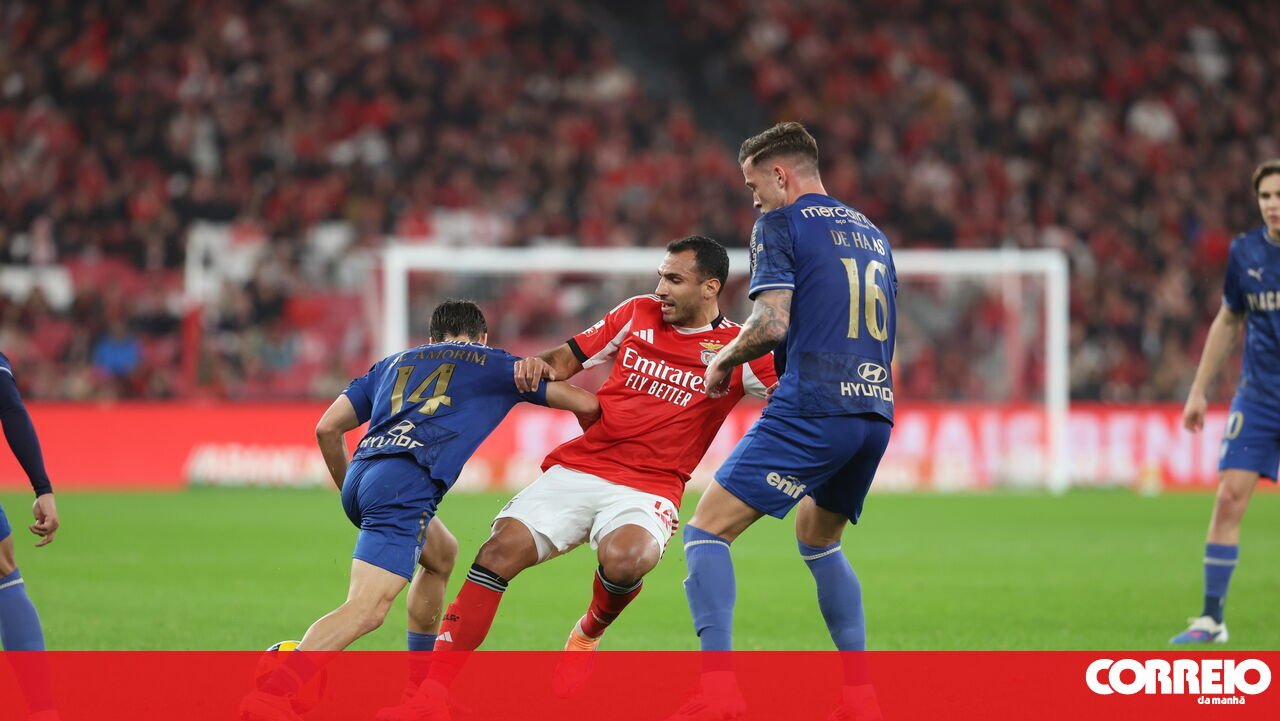Benfica 1 - 0 Famalicão | Começa a segunda parte - Futebol