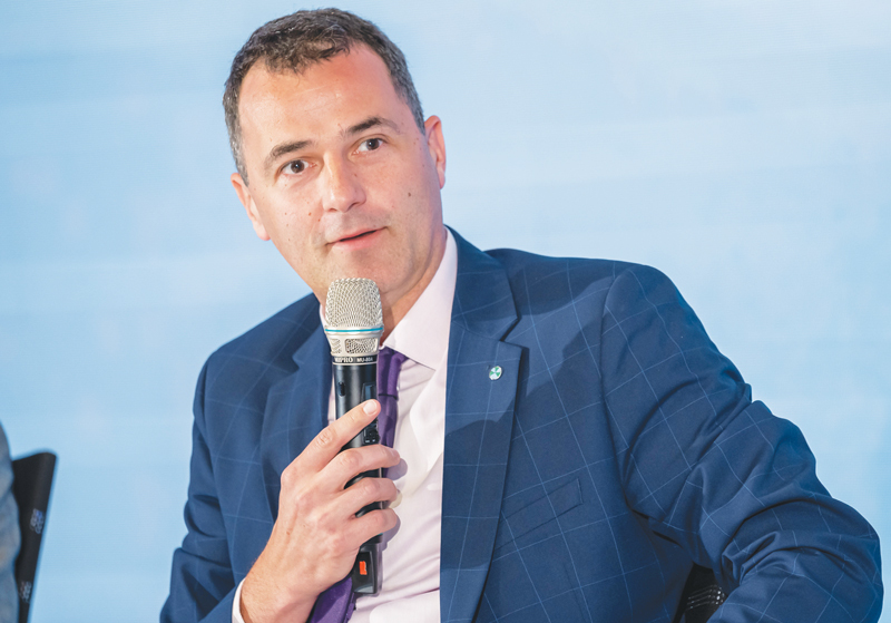 Premieră: CEC Bank a democratizat achiziţiile de...