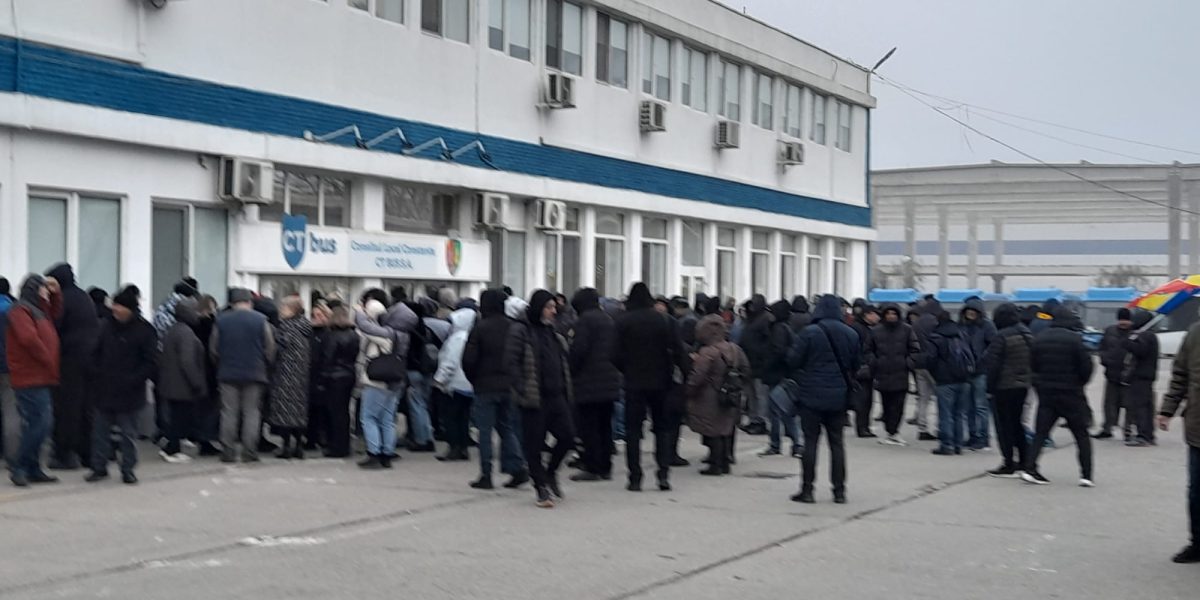 UPDATE | CONSTANȚA: Protest spontan la CT Bus. Reluarea activității, condiționată de demisia directorilor Fănel Popa și Inna Bela - Știri Constanța - Radio Constanța