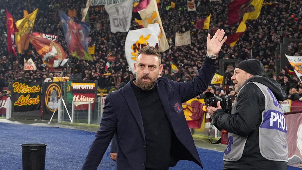 Roma-Genoa, De Rossi: l'accoglienza dello stadio Olimpico con cori, striscioni e video