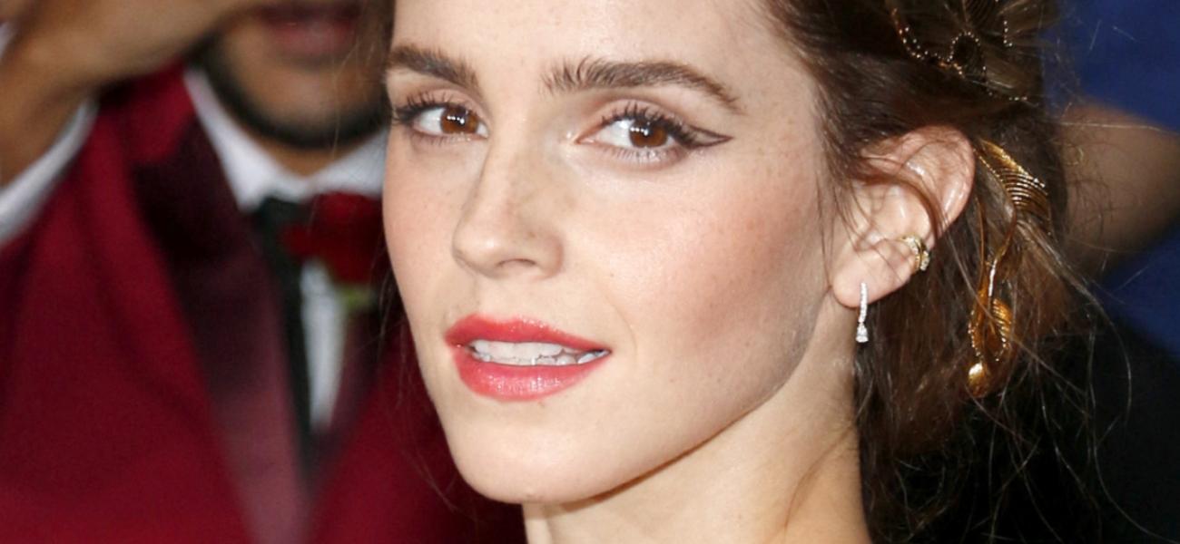 Emma Watson, surprinsă în bikini în Mexic de paparazzi.