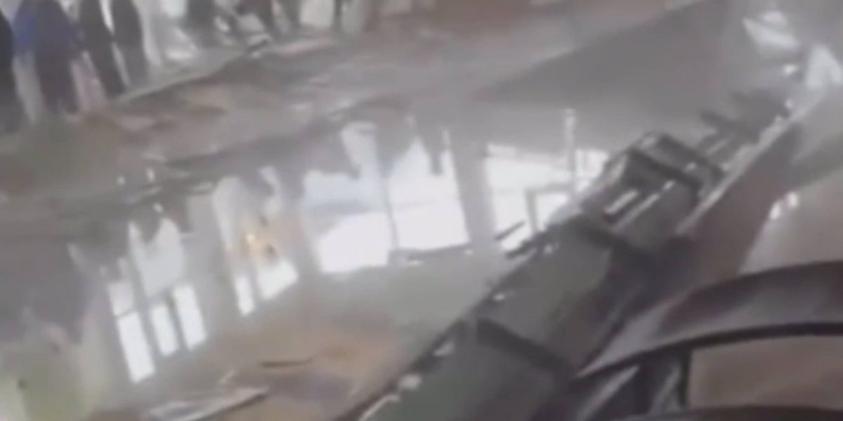 Primele imagini cu tavanul prăbușit de la piscina interioară a hotelului din Sibiu