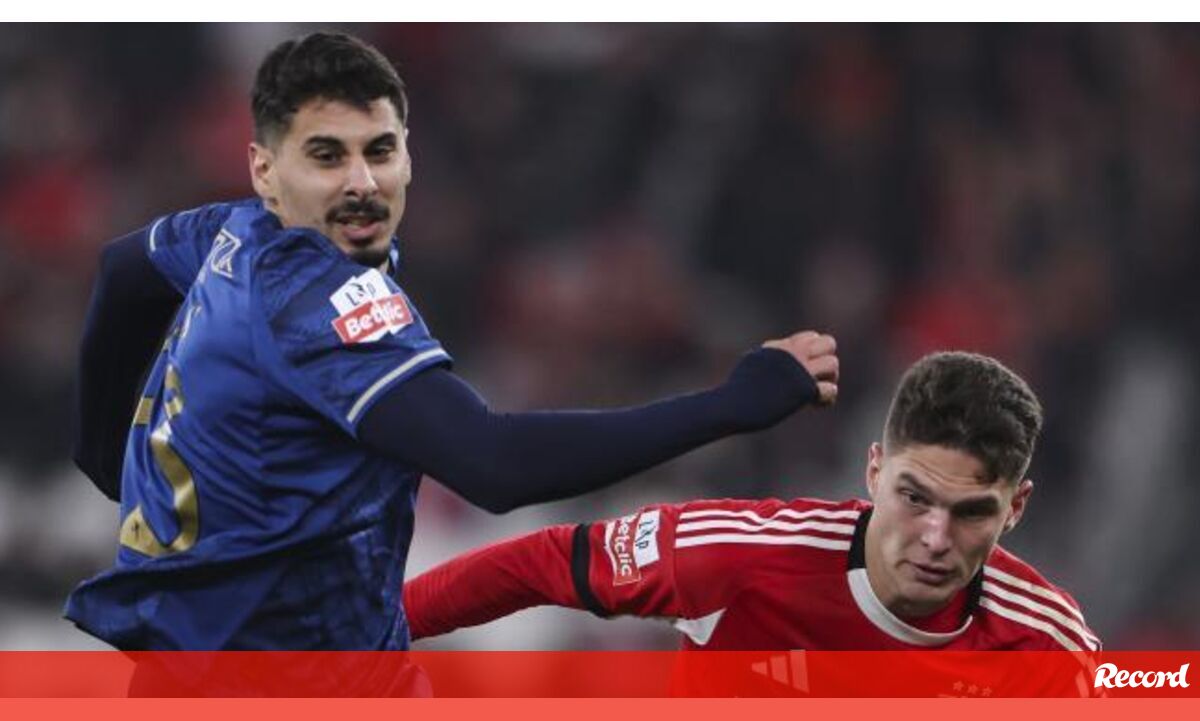 Gil Dias lamenta que o encontro se tenha decidido por um penálti: «Ainda não vi...» - Famalicão