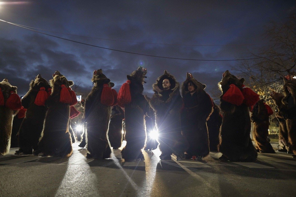 Copii strâng peste 8.000 de euro la colindat