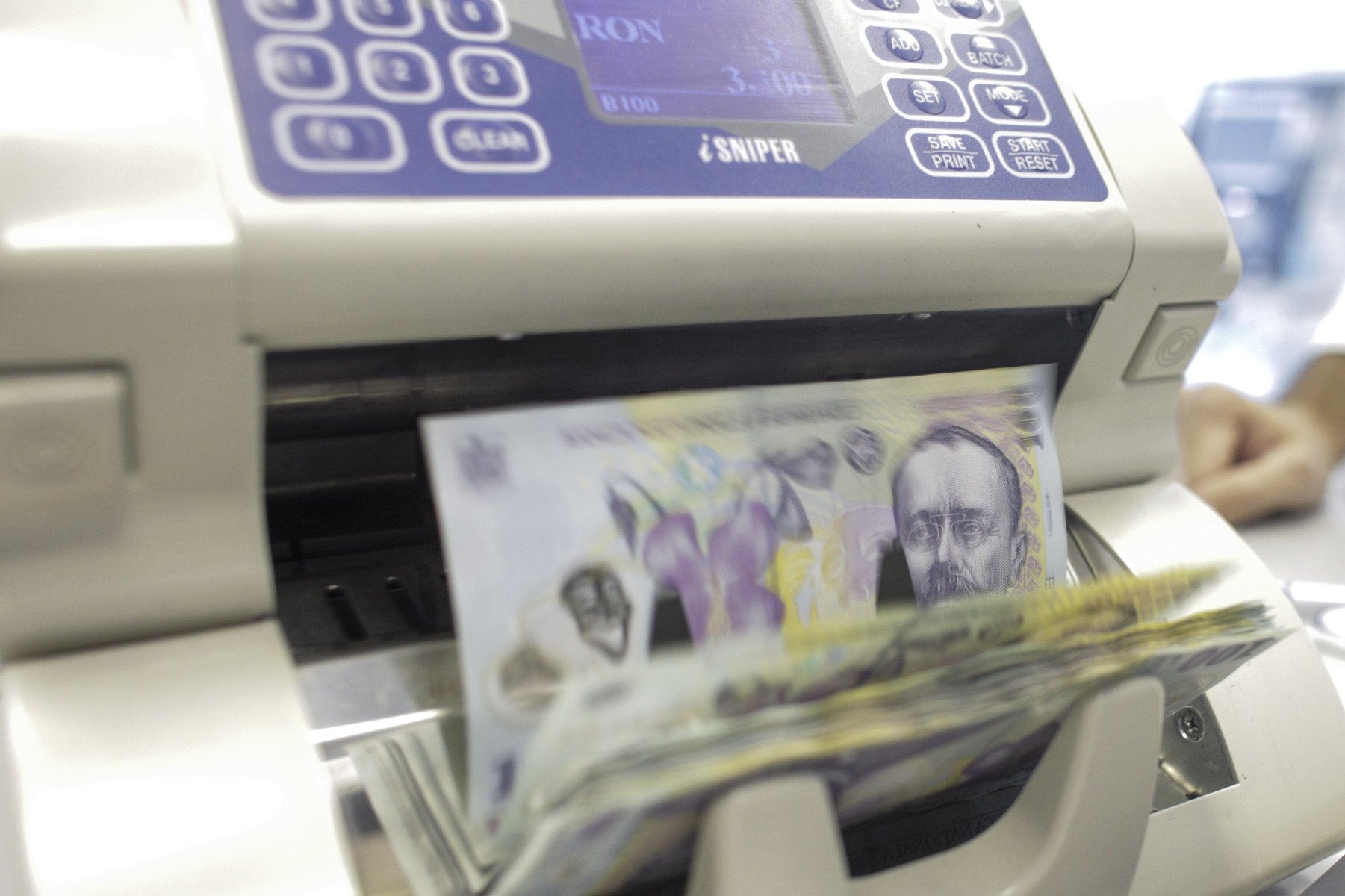 Deficitul bugetar după 11 luni scade la 6,4% din PIB, mai mic decât în 2022