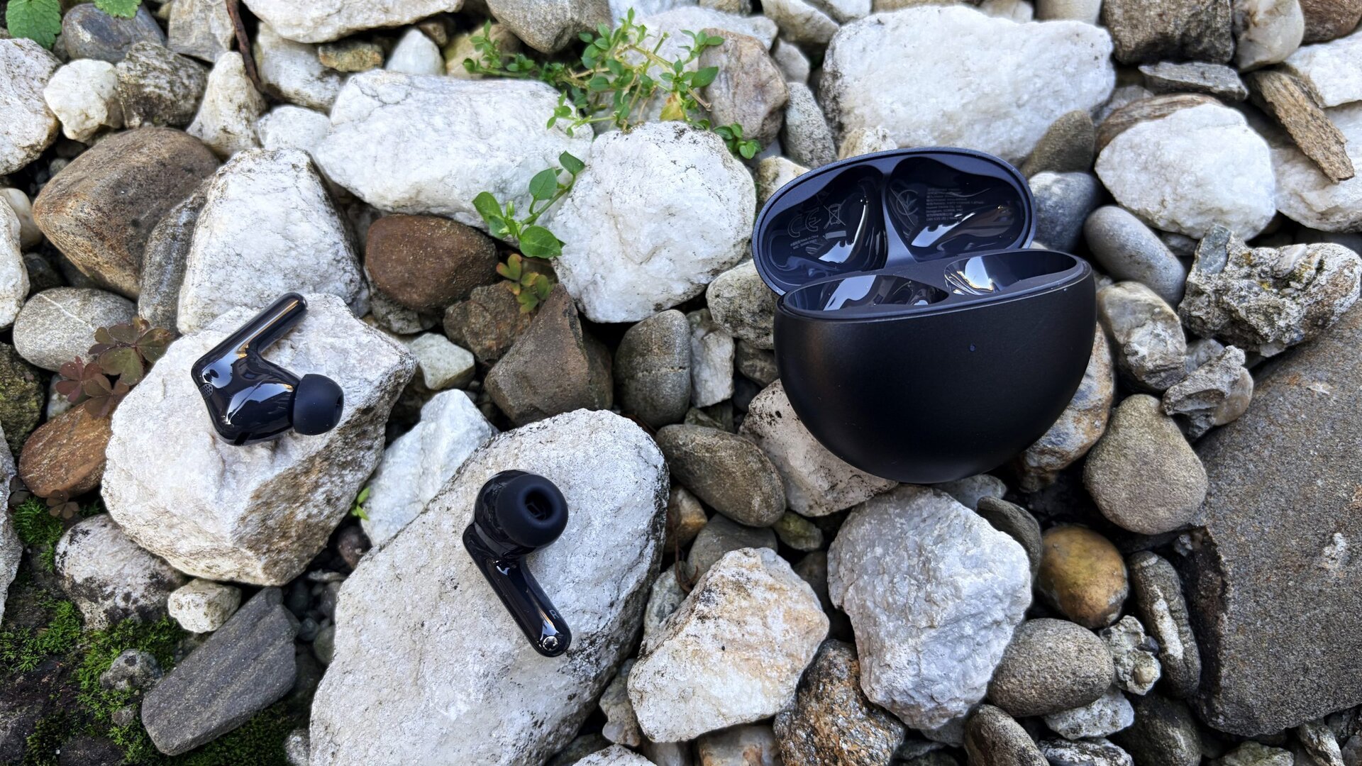 Huawei FreeBuds 7i: căști wireless cu ANC 4.0, IP54, sunet spațial și confort sporit, preț corect