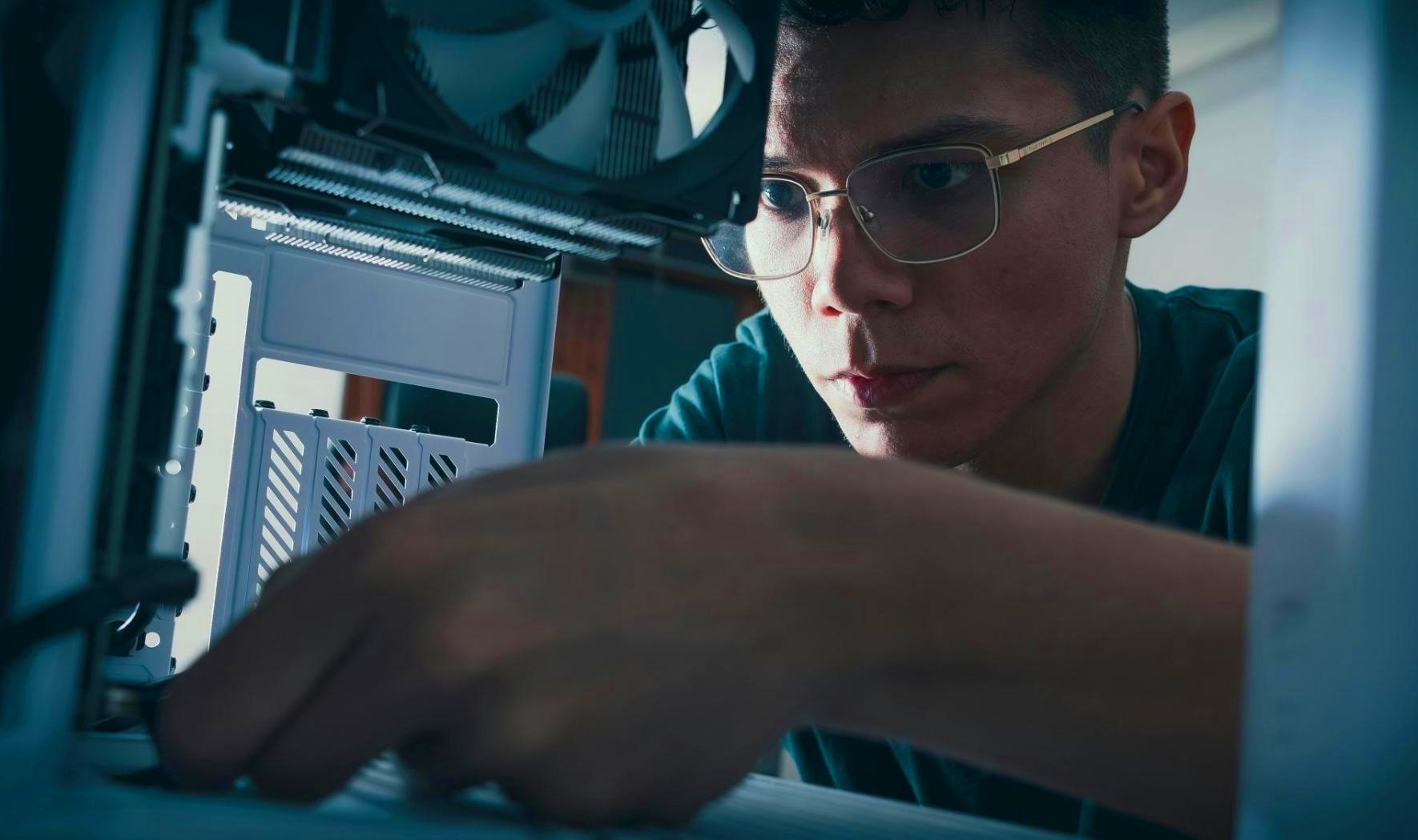 Un dispozitiv asiatic are microfon ascuns și transmite date către China