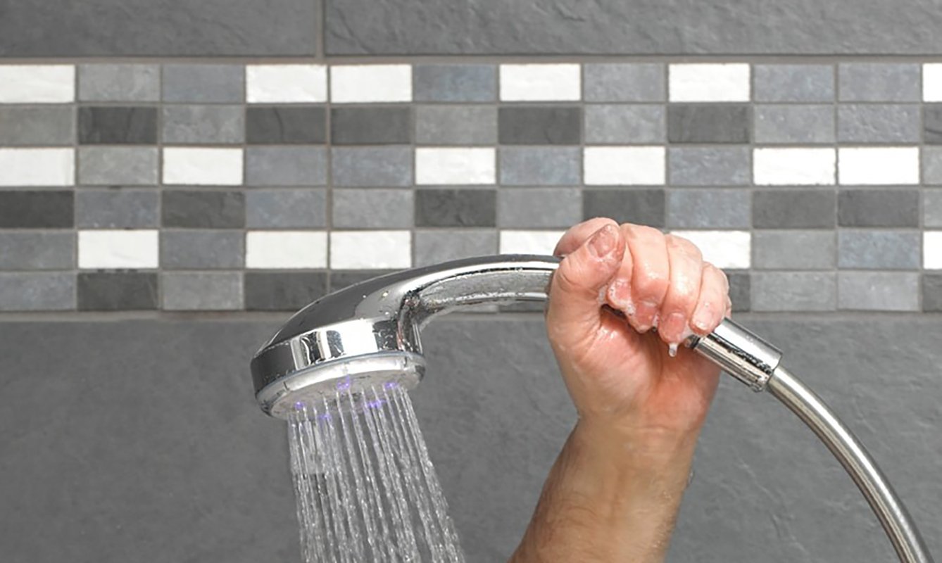 În 10 ani, dușul clasic ar putea să dispară, iar o capsulă futuristă te va spăla singură