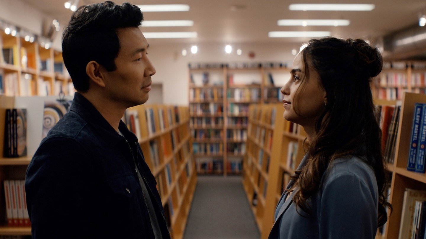 Urmărește-l pe Simu Liu în trailerul „Copenhagen Test” de la Peacock