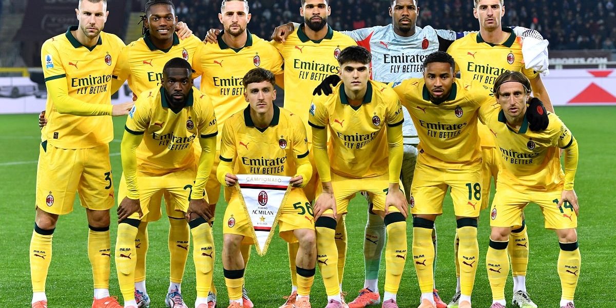 Milan players before Torino clash
