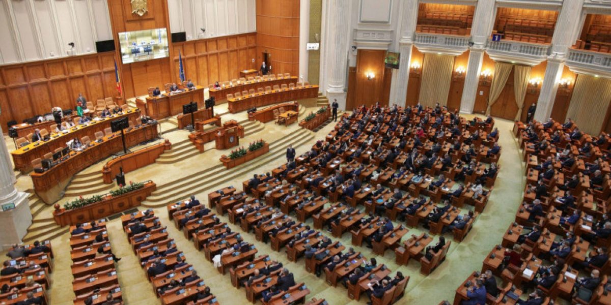 Legea pentru combaterea antisemitismului și xenofobiei a fost adoptată de Parlament. Ce prevede forma finală