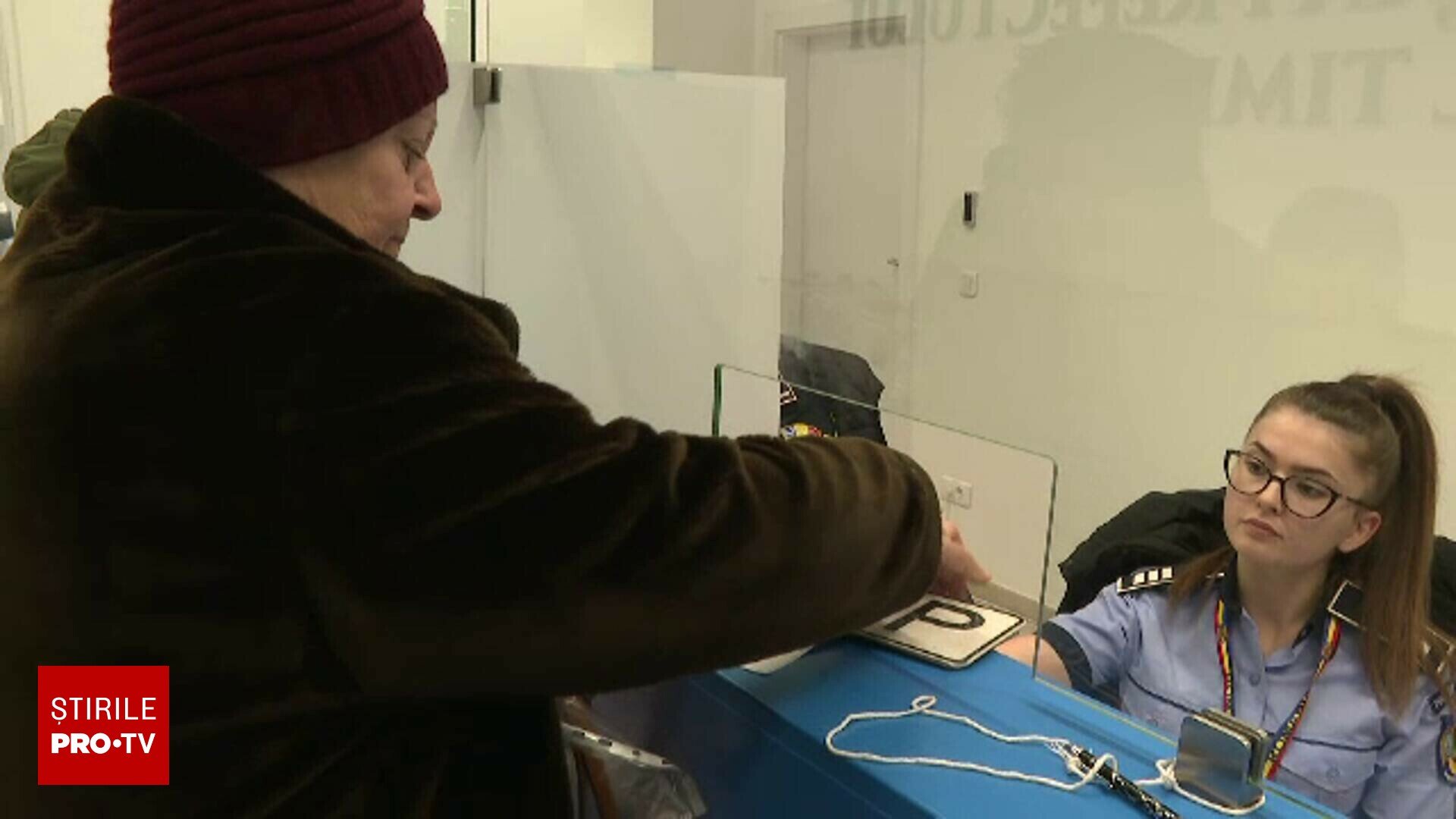 Românii se grăbesc să-și radieze mașinile pe care nu le mai folosesc, de teama taxelor mărite din 2026. Cât va fi impozitul