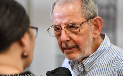 Scriitorul Radu F. Alexandru participă la lansarea antologiei de teatru în limba engleză 'Personality Transfer' / 'Transfer de personalitate', realizată de Alice Georgescu, în cadrul Salonului Internațional de Carte Bookfest, desfășurat la Romexpo, pe 5 iunie 2022. Foto: Agerpres