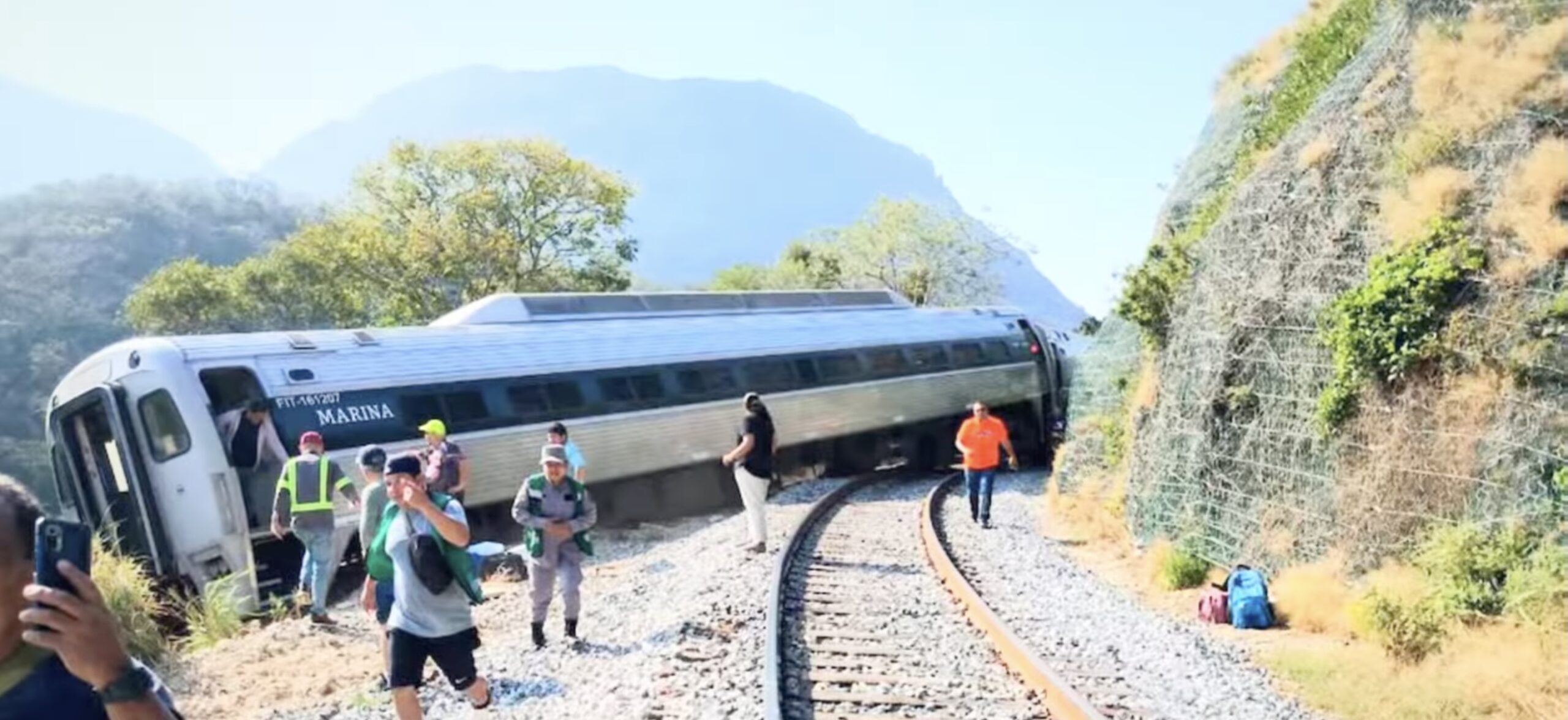 Tren mexican cu 240 de pasageri a deraiat, starea victimelor necunoscută