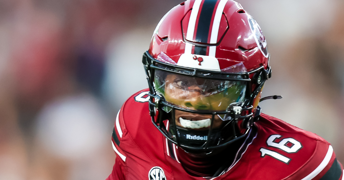 Se prevede că LaNorris Sellers va reveni în Carolina de Sud în 2026