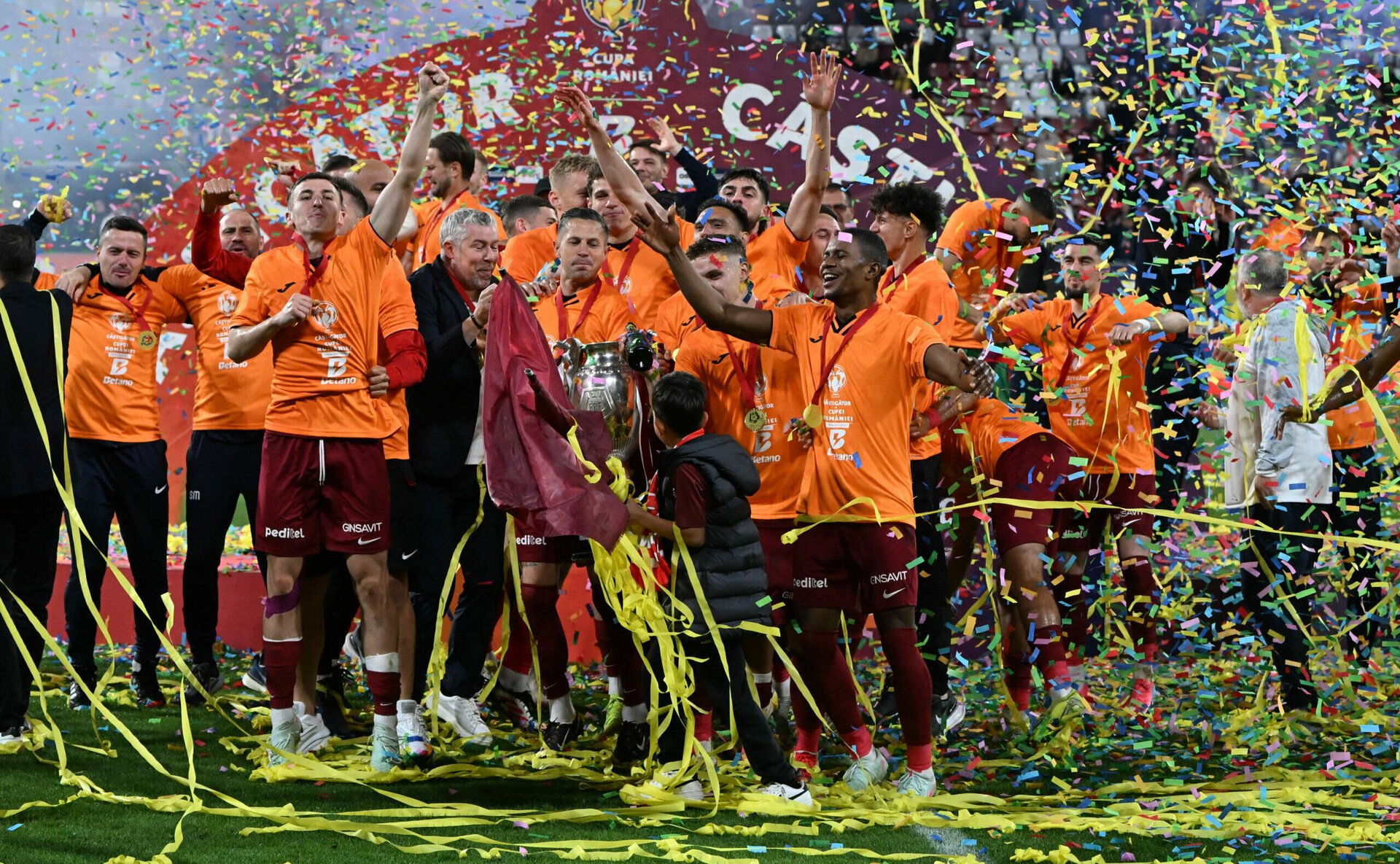 Kosovarul căruia i s-a schimbat definitiv viața după ce a ajuns la Cluj, mesaj emoționant la plecarea din România