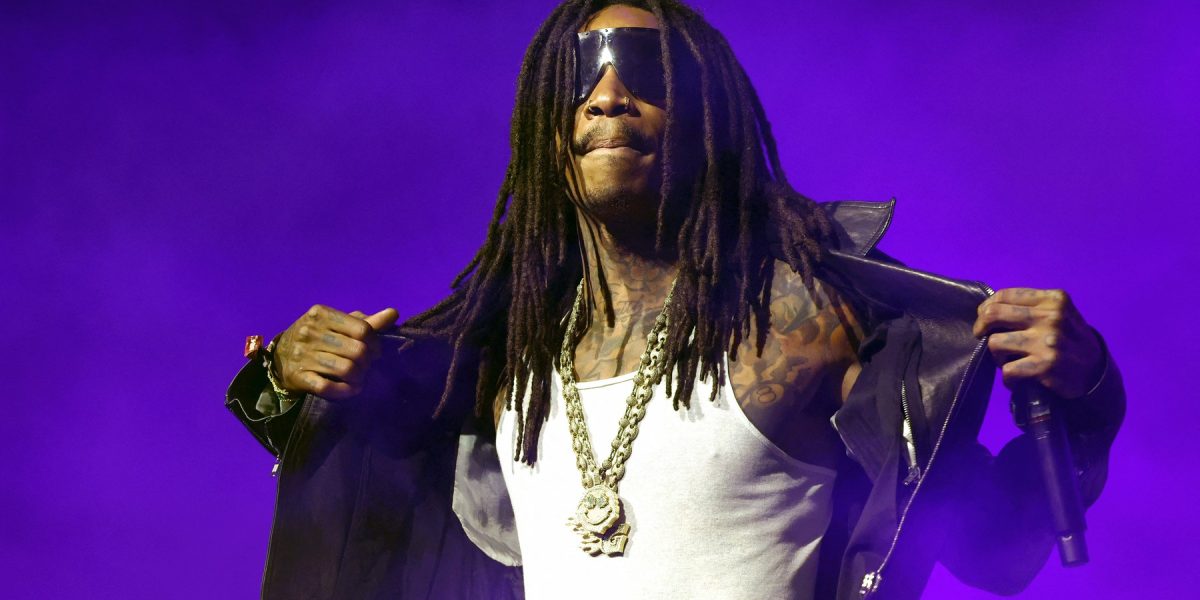 Wiz Khalifa, condamnat definitiv la 9 luni de închisoare cu executare în România pentru că a fumat marijuana pe scenă la „Beach Please” / Mesajul organizatorilor
