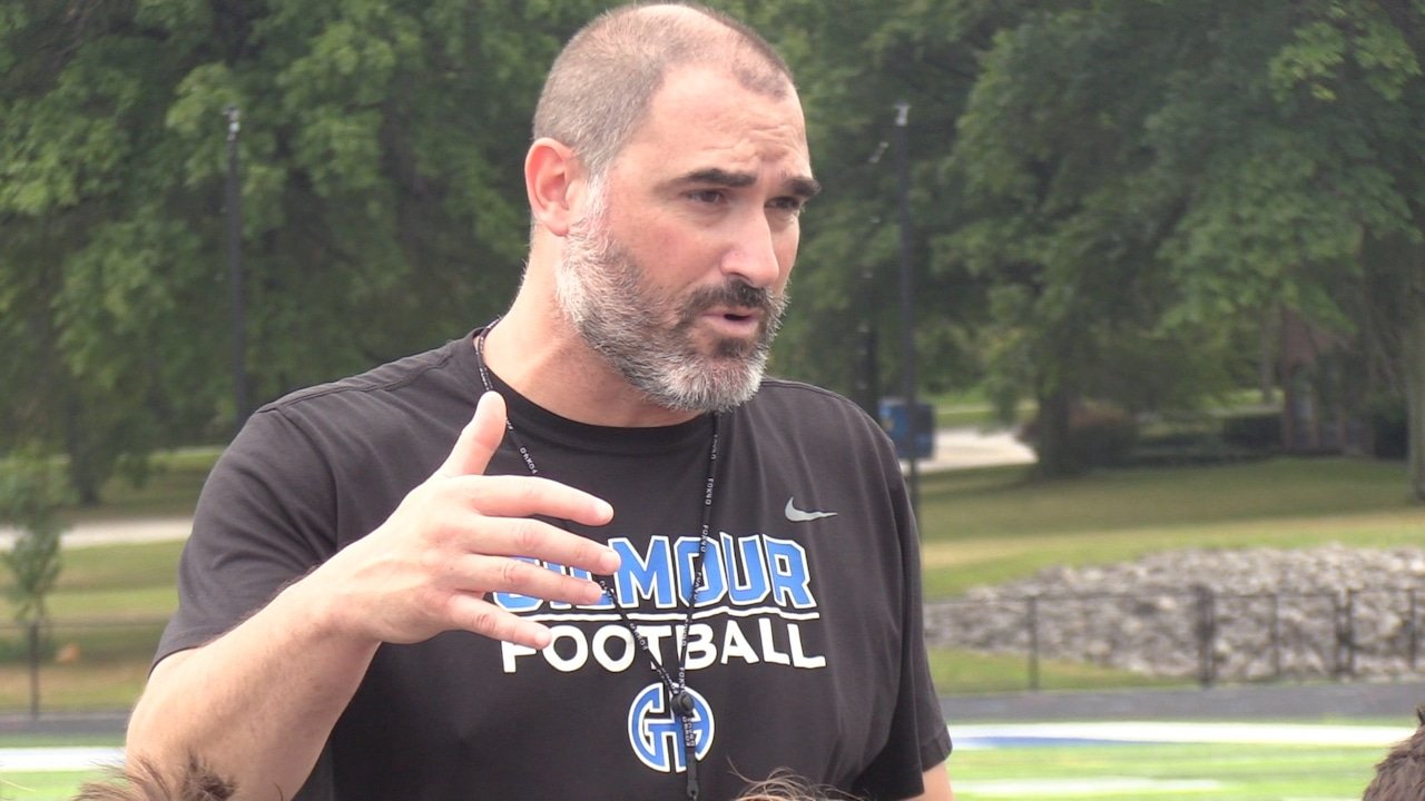 Tom Kaufman a fost numit antrenor principal de fotbal la St. Ignatius