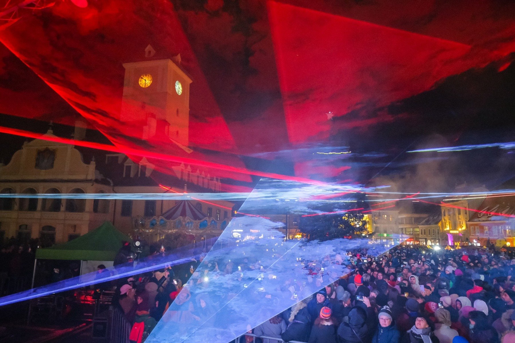 Spectacol de lasere în Piața Sfatului de Revelion