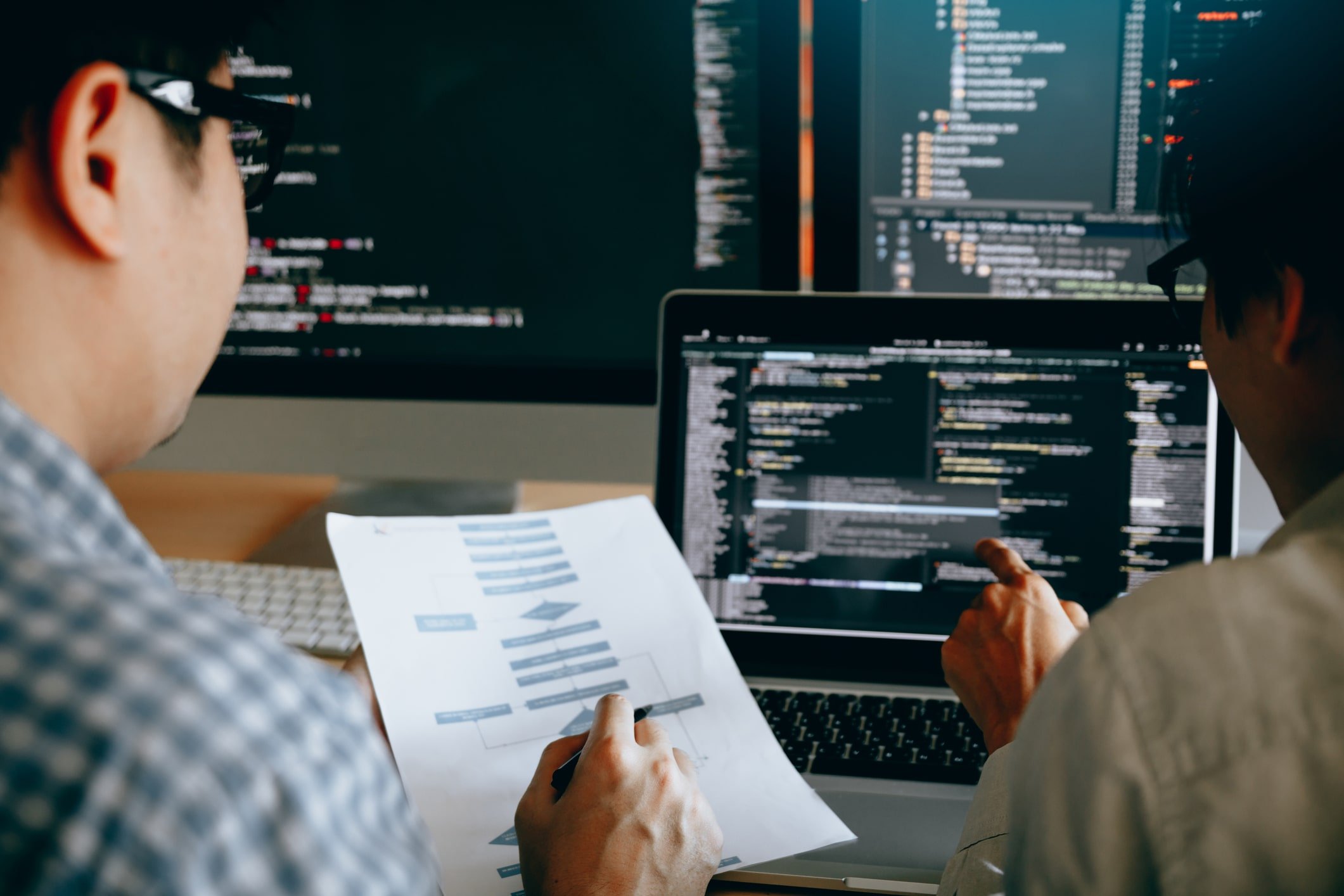 Compania de 350 miliarde $ a testat AI pe programatori și a găsit o sabie cu două tăișuri