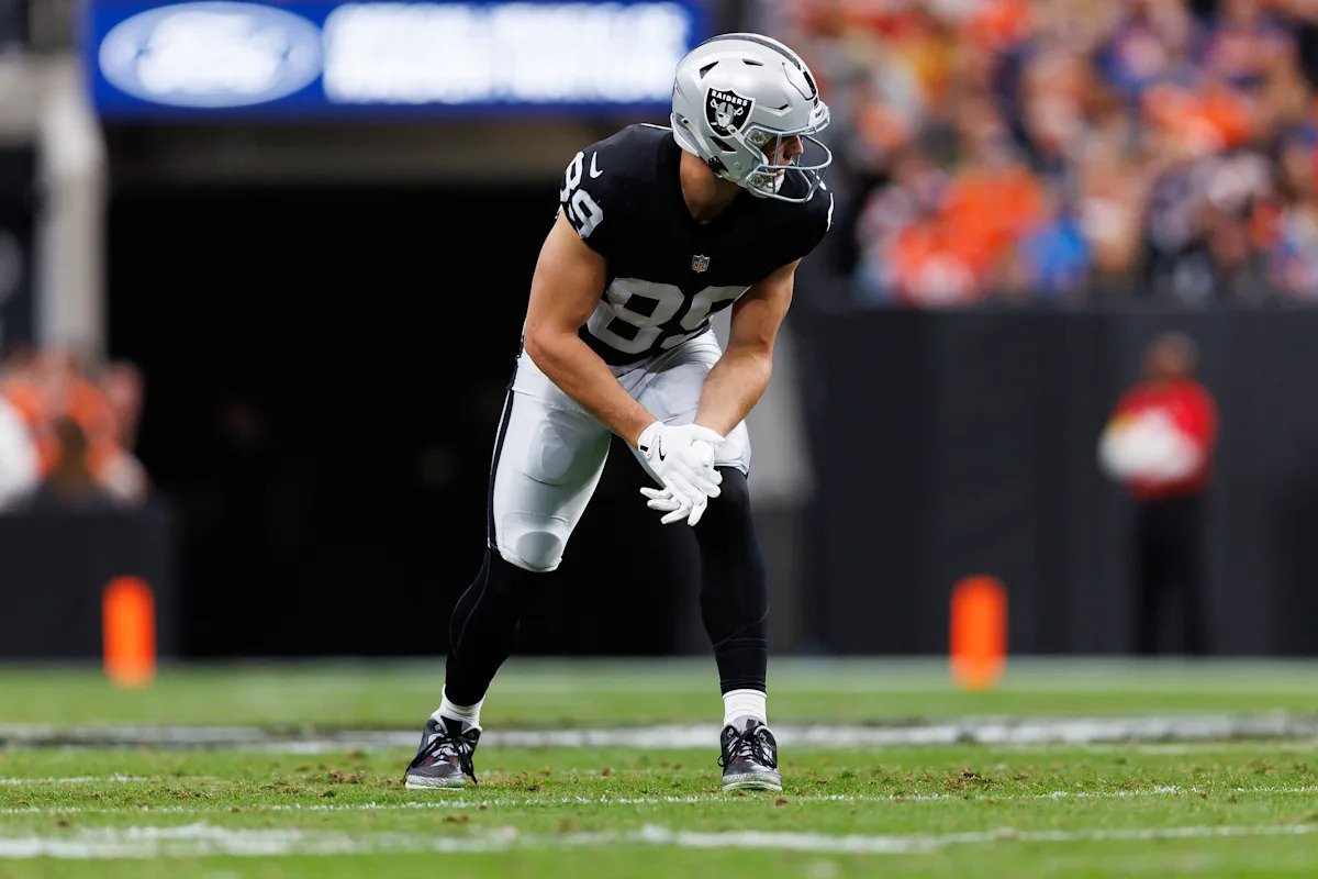 Raiders ar fi transferat pe TE Brock Bowers pe lista IR înainte de săptămâna 17