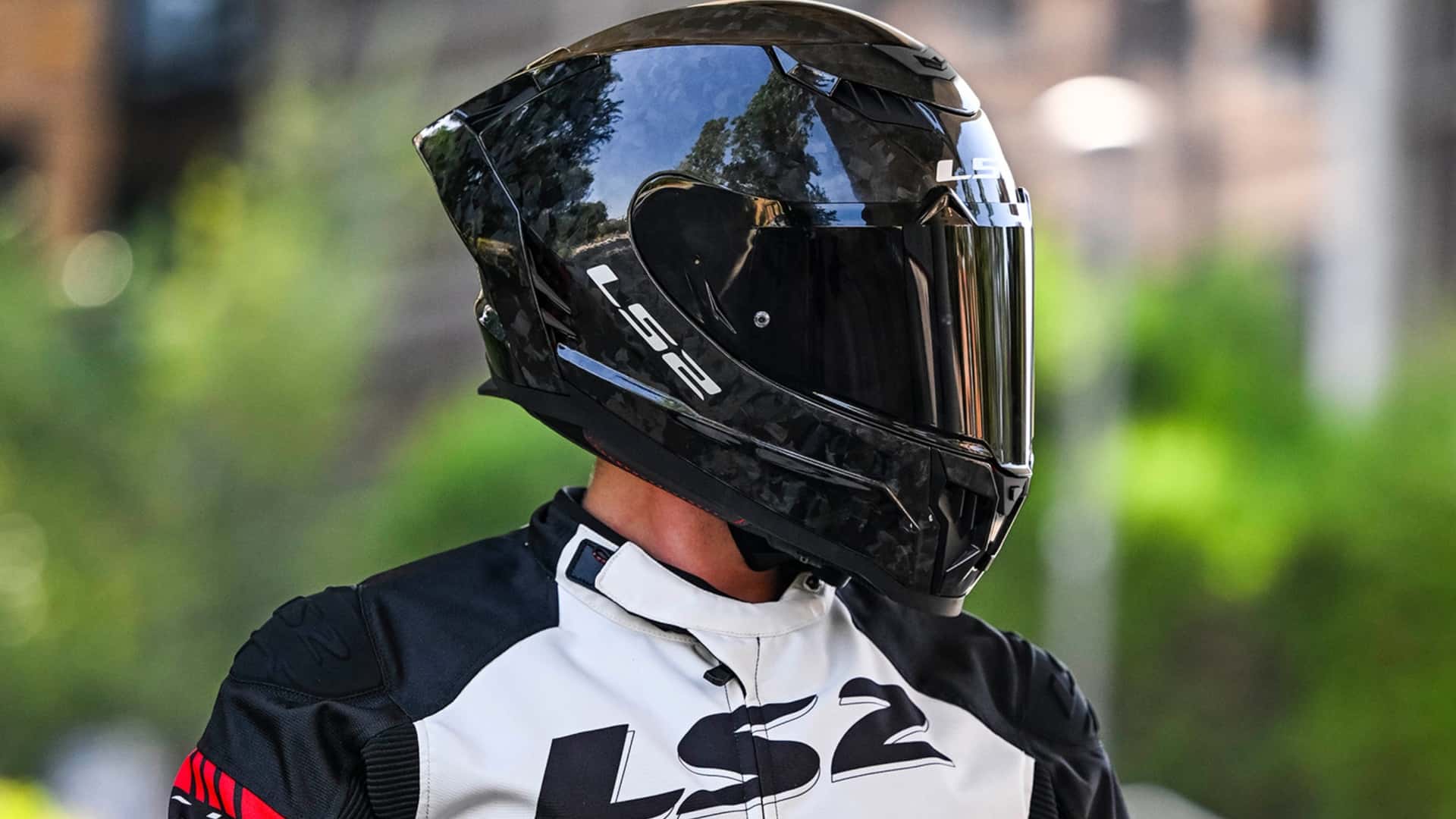 Ghid pentru alegerea corectă a căștii: siguranță, tipuri și criterii