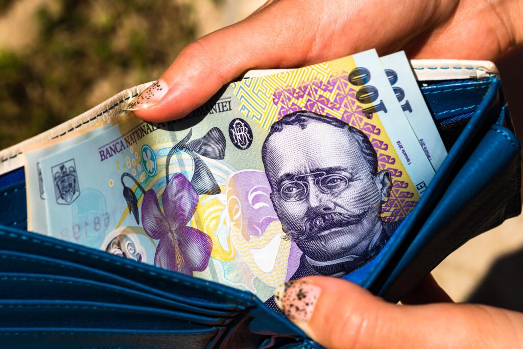 Tradiții de Revelion pentru noroc: ce trebuie să faci dacă ai avut bani în 2022