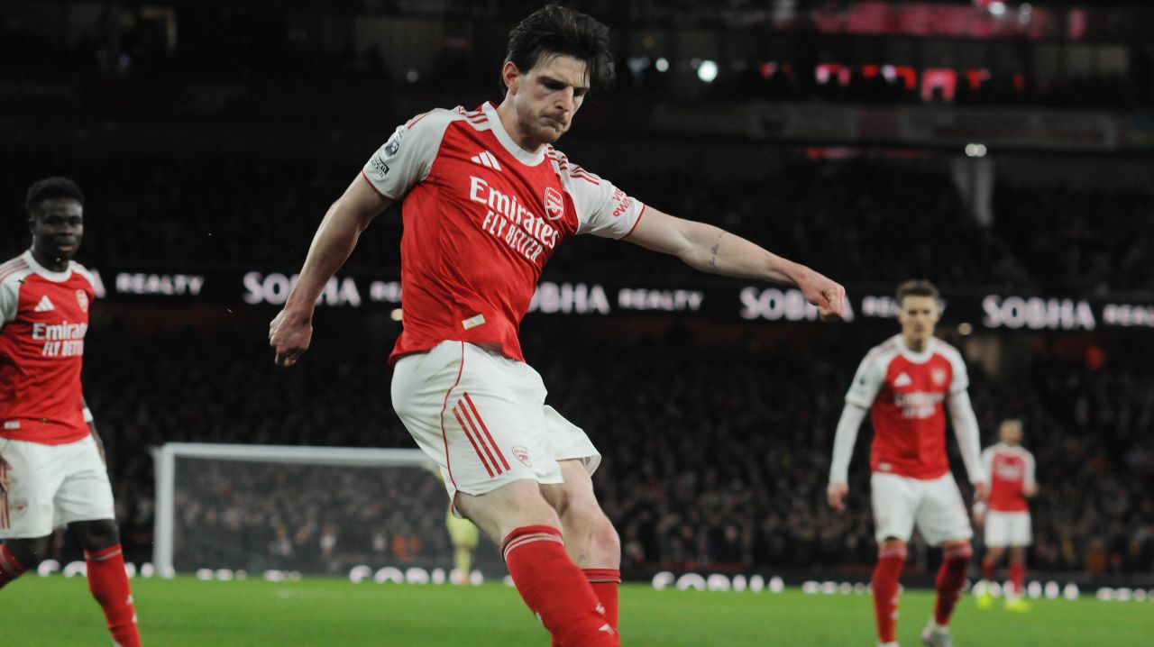 Arsenal încheie anul pe primul loc, învins cu 4-1 Aston Villa