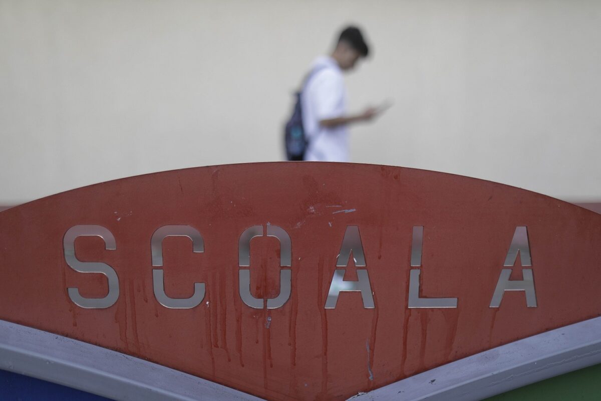 200 de elevi romi din Arad primesc meditații și consiliere