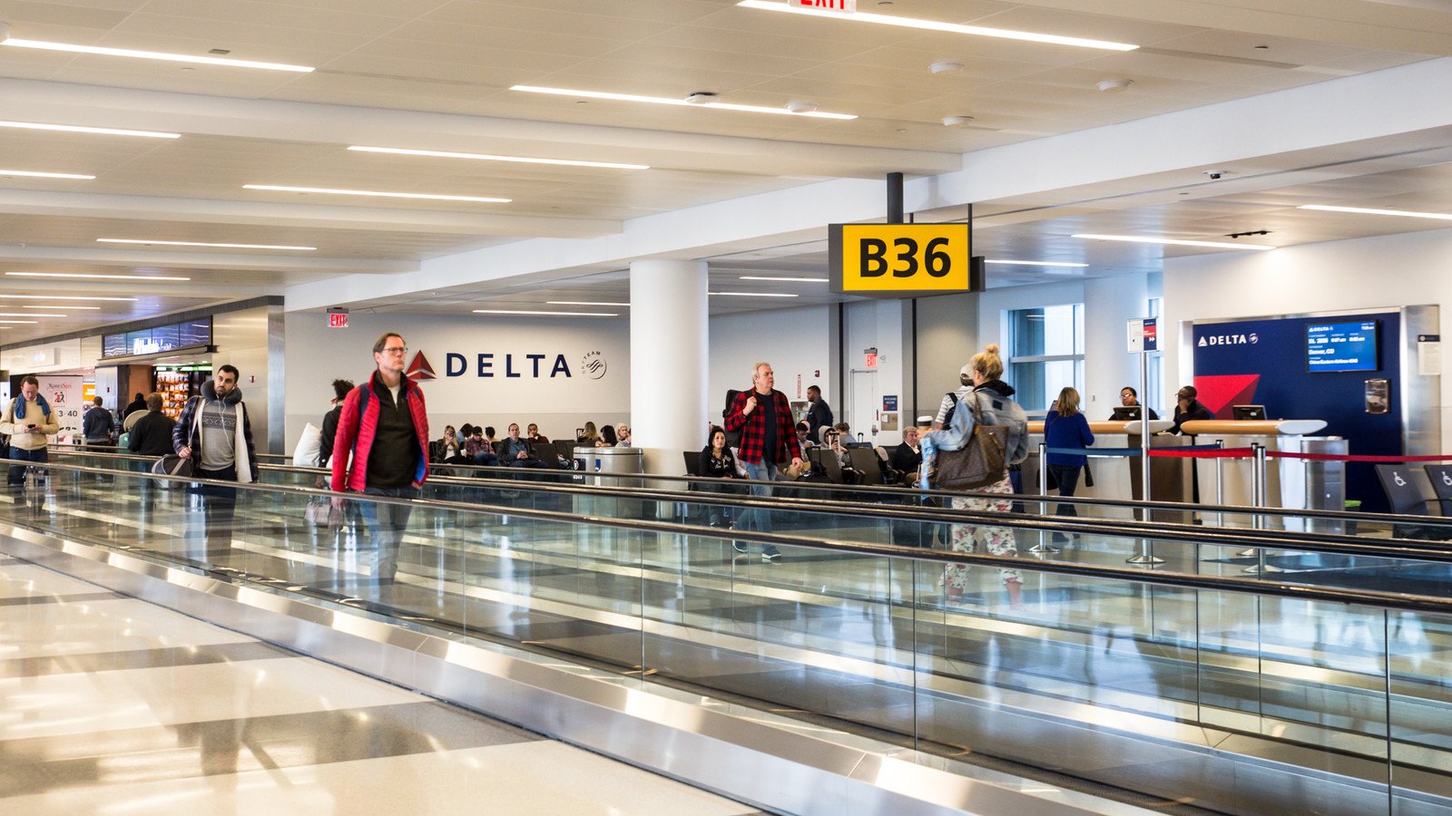 Guvernatorul îndeamnă călătorii să își ajusteze planurile