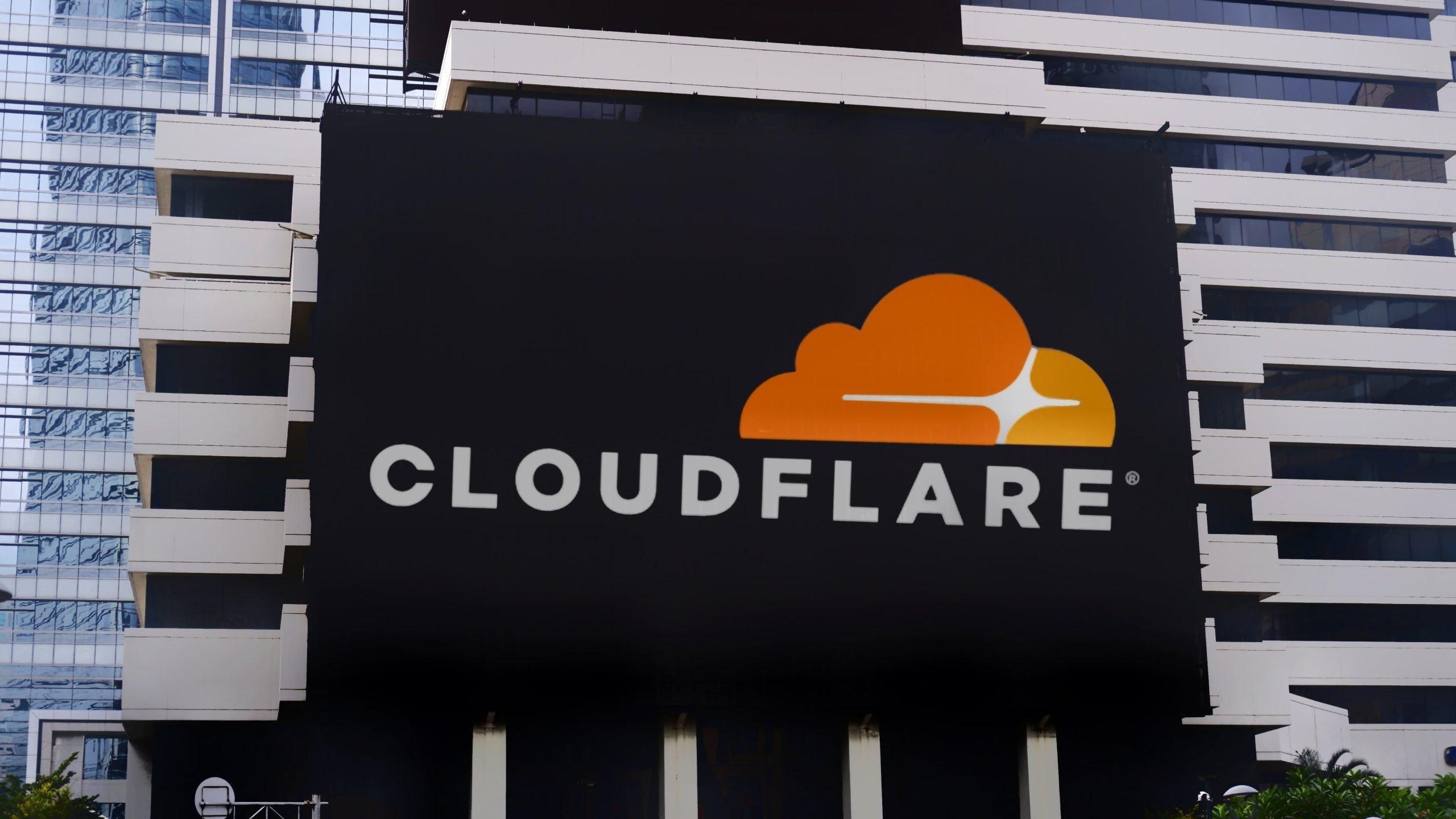 Ce este Cloudflare, firma americană ce a declanșat marţi o pană a internetului, inclusiv în România?