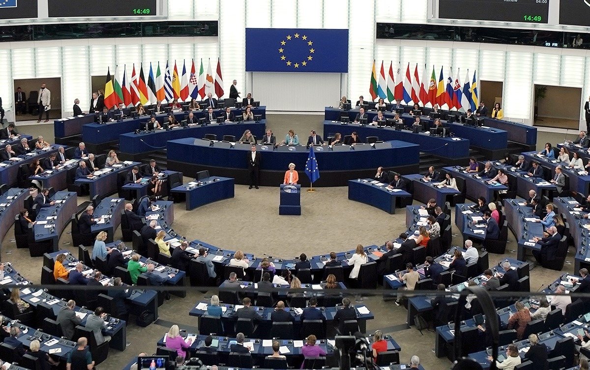 Eurodeputați UDMR, sancționați de PPE pentru abținere la votul privind Ursula von der Leyen