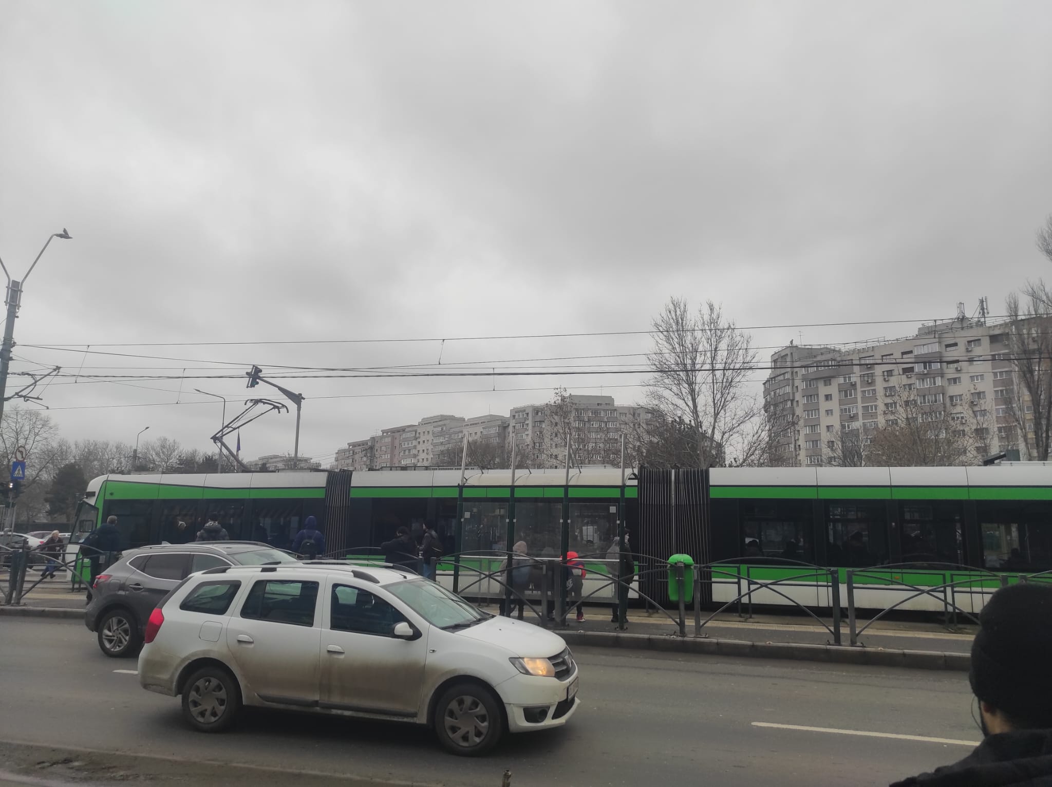 Lot 41 blocată pe Șoseaua Virtuții din cauza unei defecțiuni la pantograf; STB suplimentează cu autobuzele 641