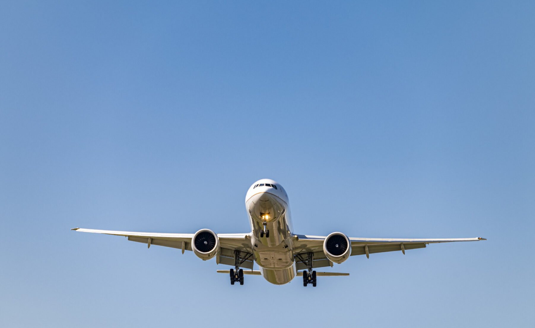 Zboruri directe Bangladesh-Pakistan reluate după 14 ani