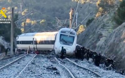 MAE: Doi români aflați în unul dintre trenurile implicate în accidentul feroviar din Spania au fost răniți uşor