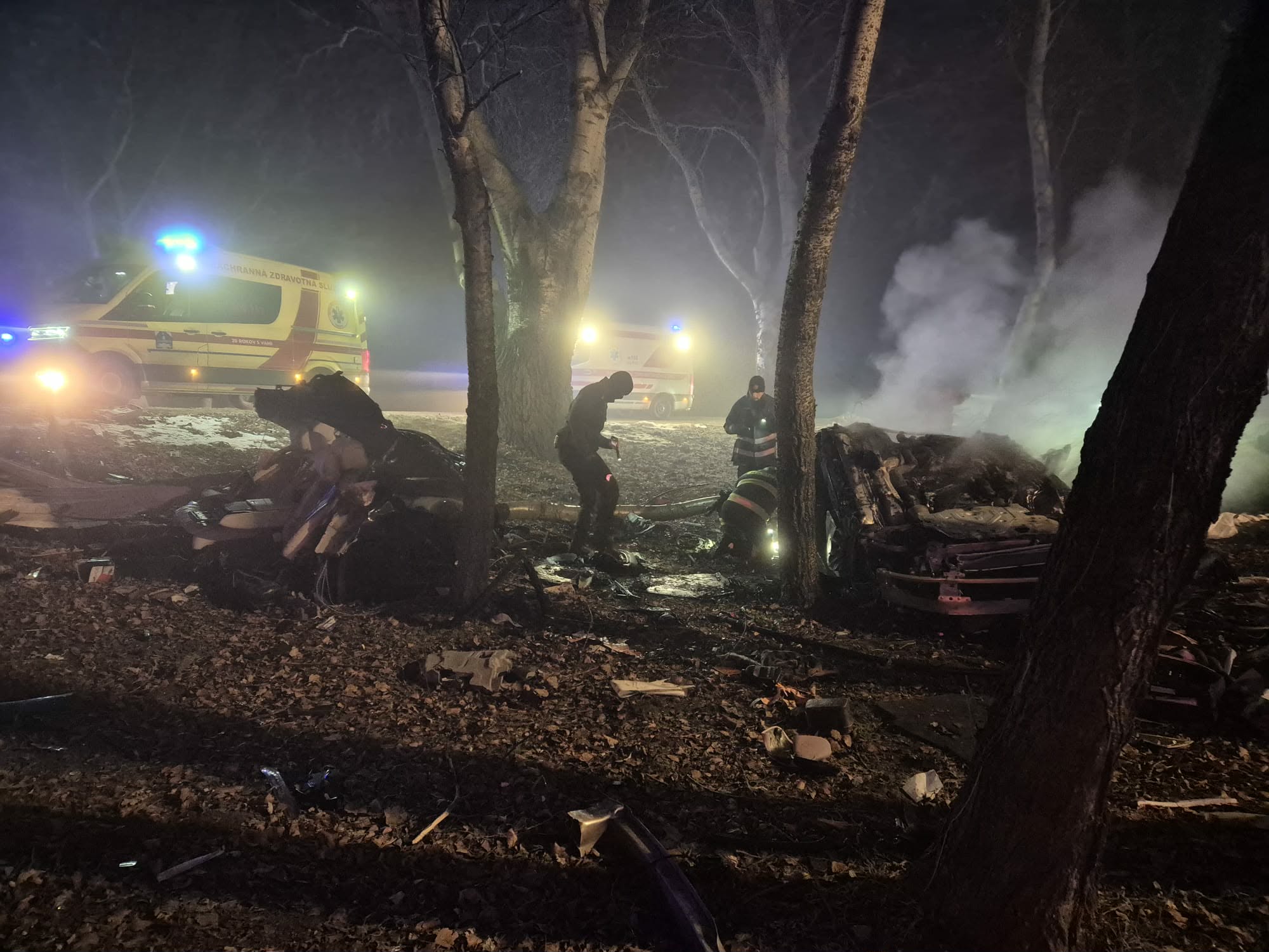 Darabokra szakadt egy luxus Mercedes Nagymegyernél, Jákli Mónika vezette az autót, meghalt a balesetben