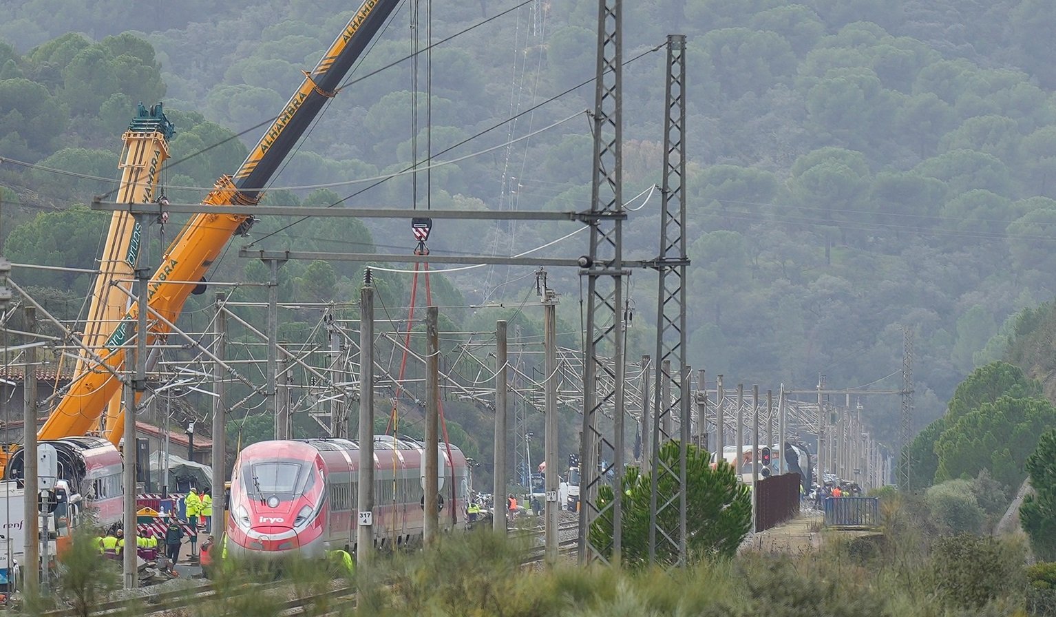 Mecanicii de tren spanioli intră în grevă de 3 zile după accidentele soldate cu 46 de morți