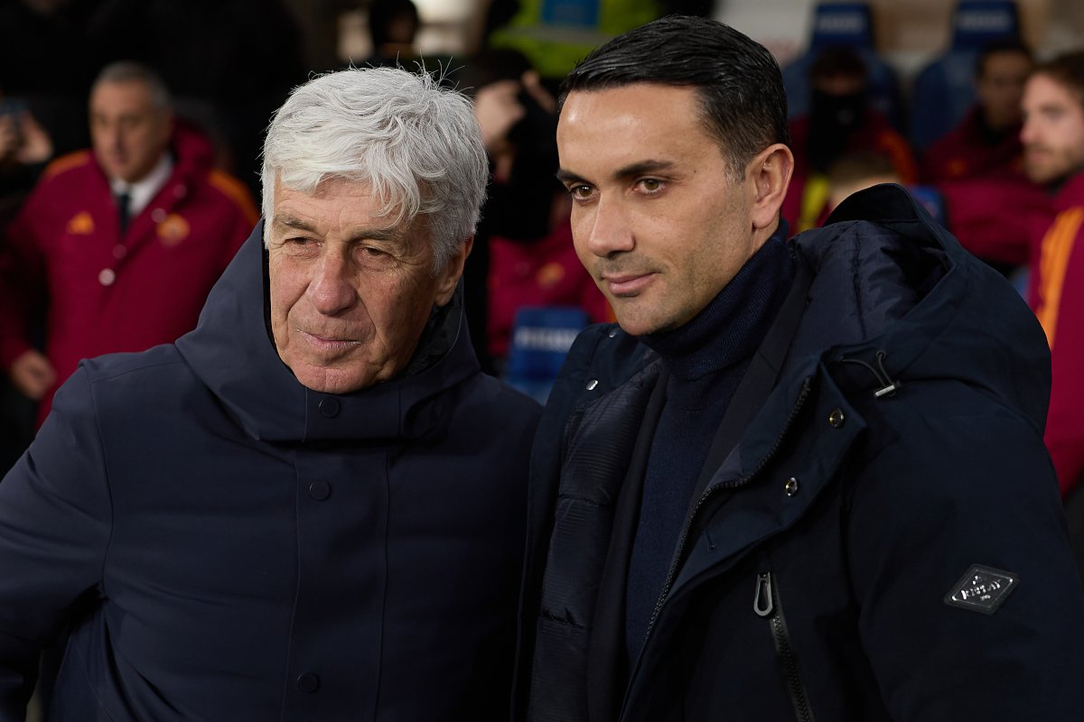 BERGAMO, ITALY - JANUARY 03: Raffaele Palladino, Head Coach of Atalanta and Gian Piero Gasperini, Head Coach of AS Roma greet each other during the Serie A match between Atalanta BC and AS Roma at New Balance Arena on January 03, 2026 in Bergamo, Italy. (Photo by Emmanuele Ciancaglini/Getty Images)