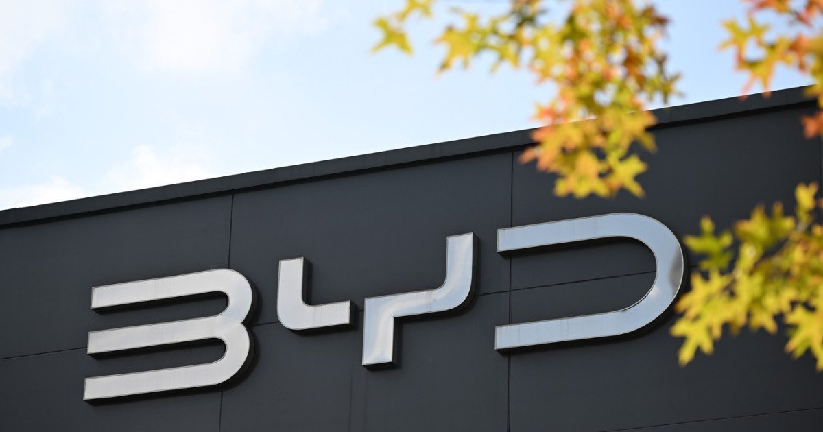 Grupul chinez BYD e pe cale să devină cel mai mare producător de mașini electrice, probabil depășind Tesla
