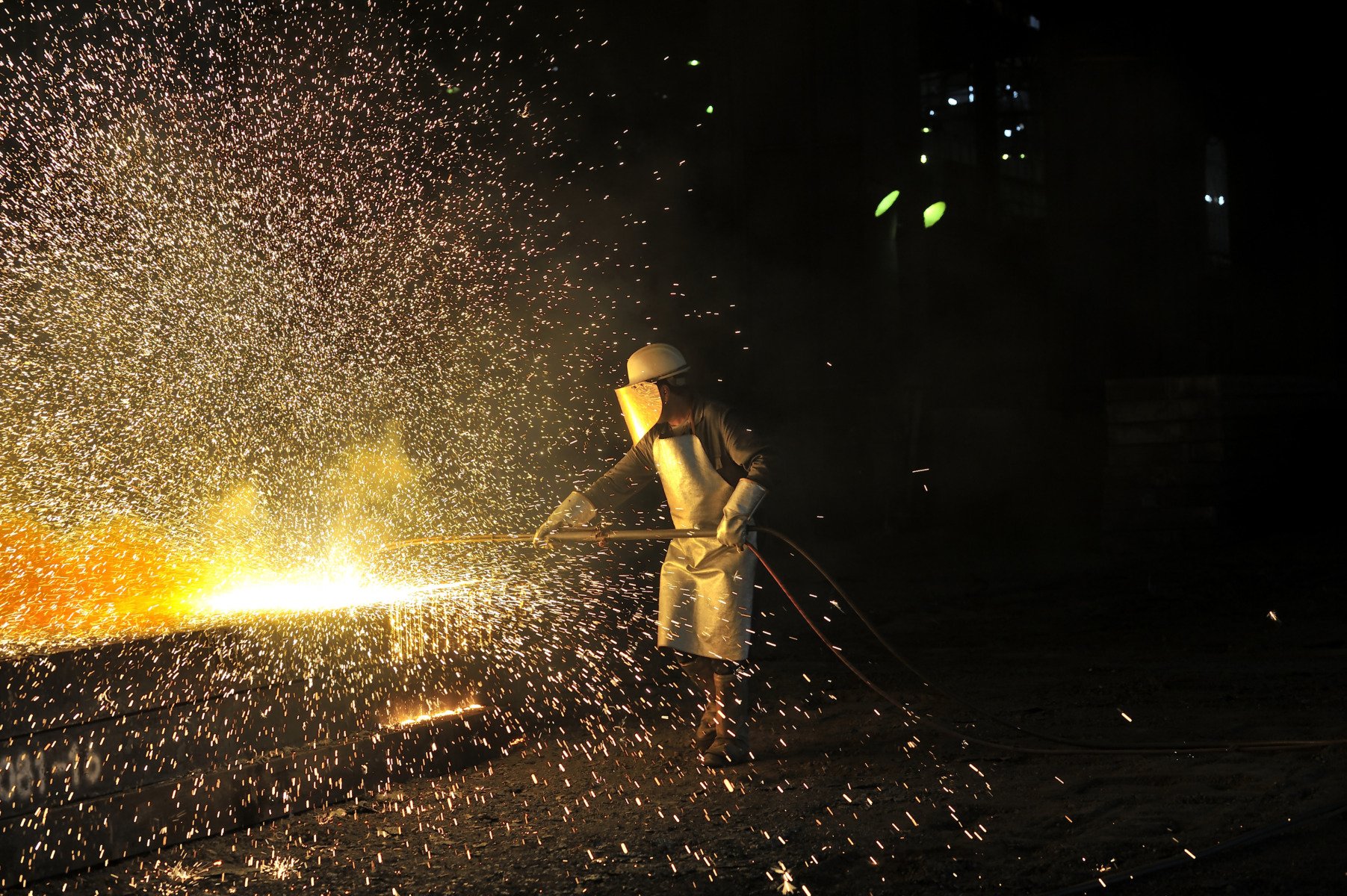 Tribunalul Galați avizează modificarea planului de restructurare la Liberty Galați; zeci de siderurgiști protestează pentru salarii restante