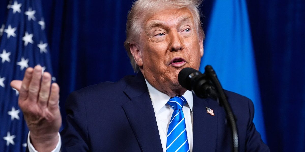 Donald-Trump-la-Mar-a-Lago-discutii-cu-Volodimir-Zelenski-e1766962119207.jpg - PressHub24