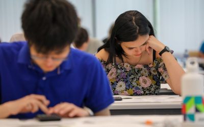 Examen-elev-admitere-test-gandeste-fata-baiat-ICHO-2023-Flickr.jpg - PressHub24